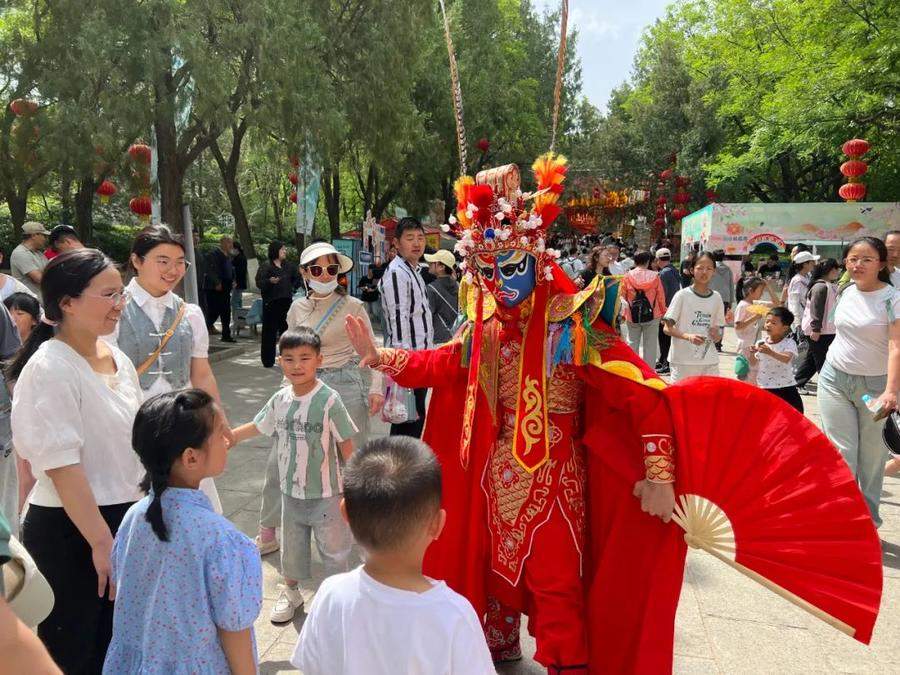 济南公园假期接待游客82.67万人次