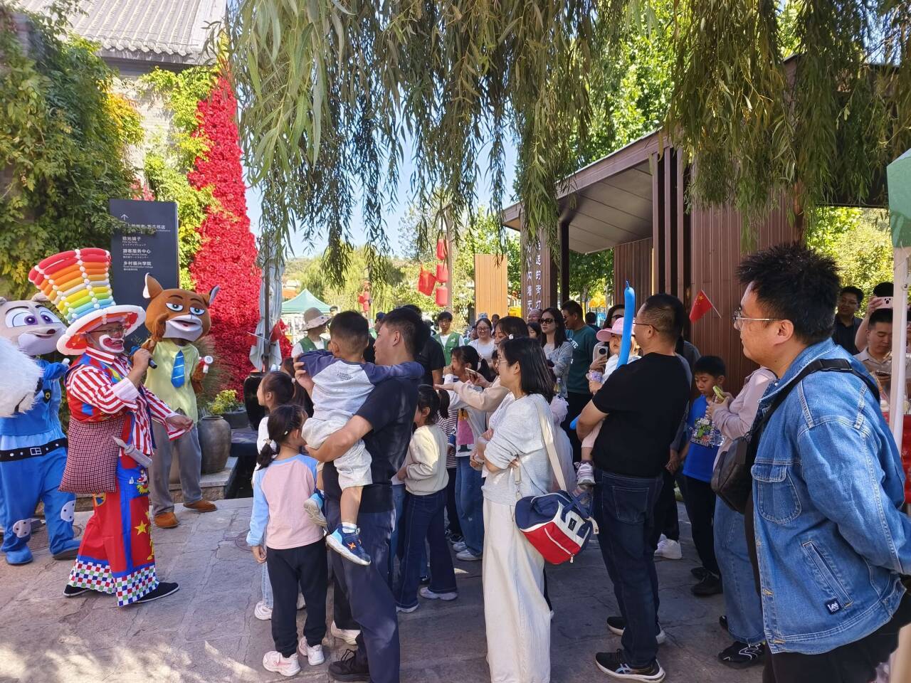 融媒先锋丨荒山覆绿，穷村生金——深山里长出“天上的街市”