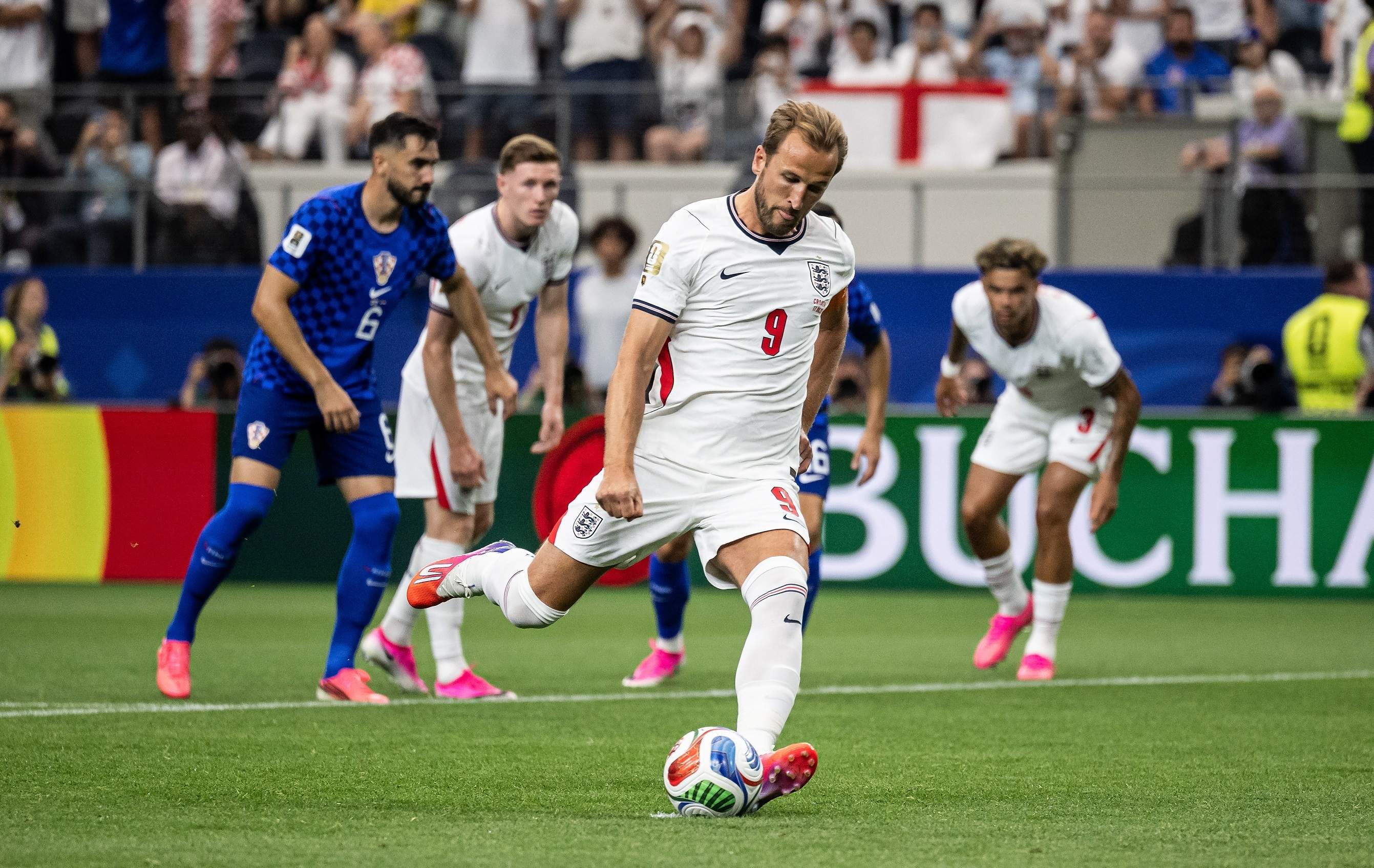 世界杯早知道丨进球盛宴 凯恩双响！英格兰4-2战胜克罗地亚取开门红