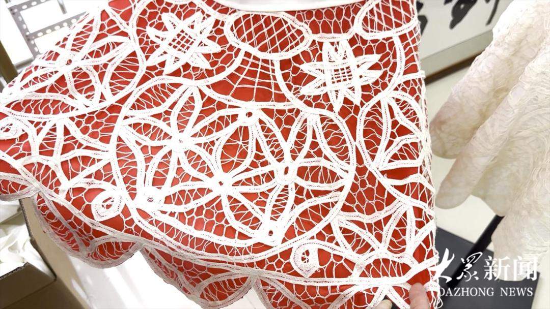 非遗传承“针”功夫 ，巧手织就“致富伞”