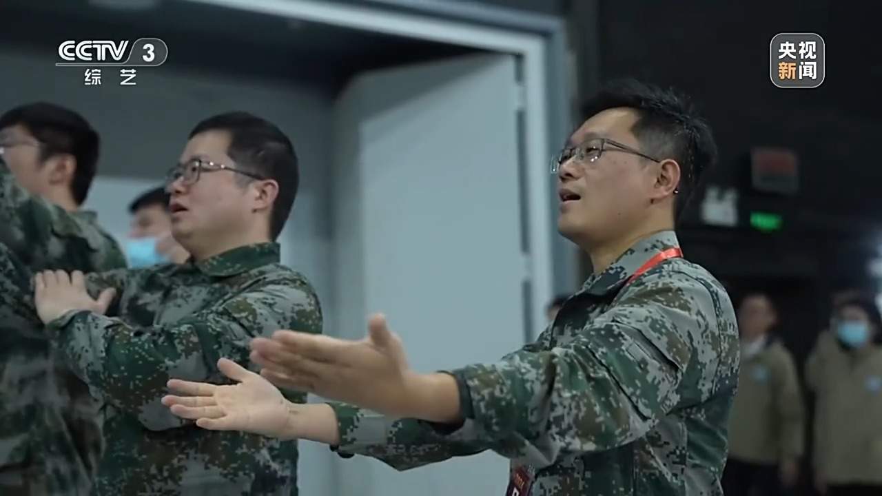 袁子豪:这次唱的是《舒克和贝塔》,小时候真的是对这一行,比较向往