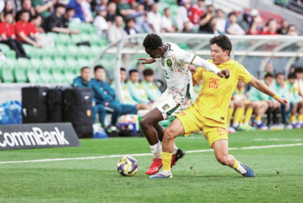 开场连丢两球，国足0比2不敌喀麦隆队