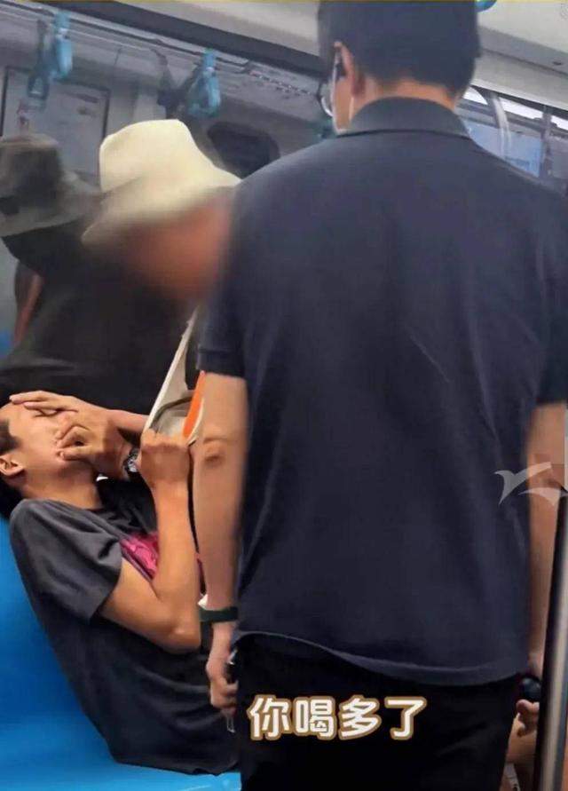 令人气愤！拒让座被打小伙若还手算正当防卫吗 