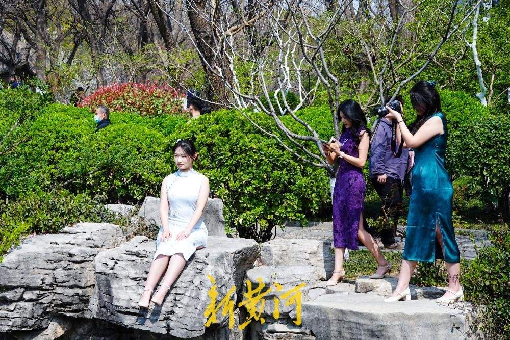 19℃+气温恍如夏，短袖与羽绒服同行