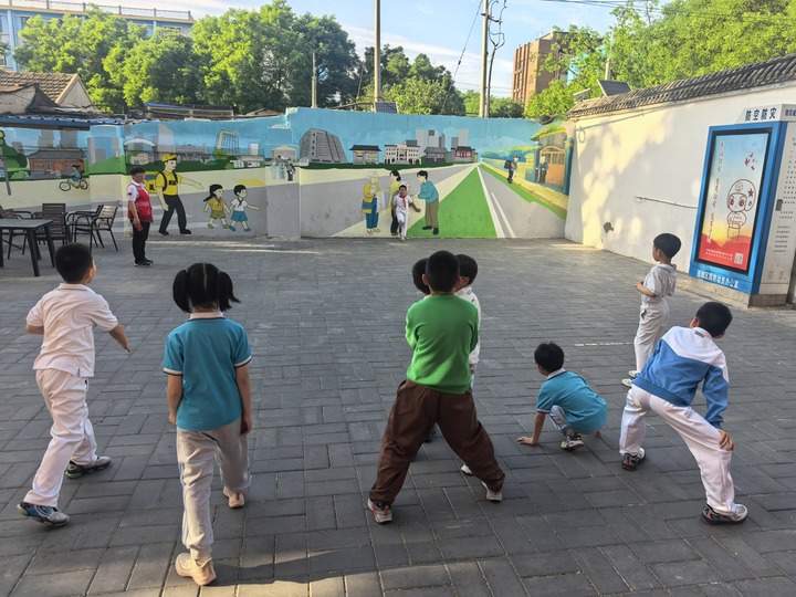 新华视点丨“老幼共托”如何照护“一老一小”