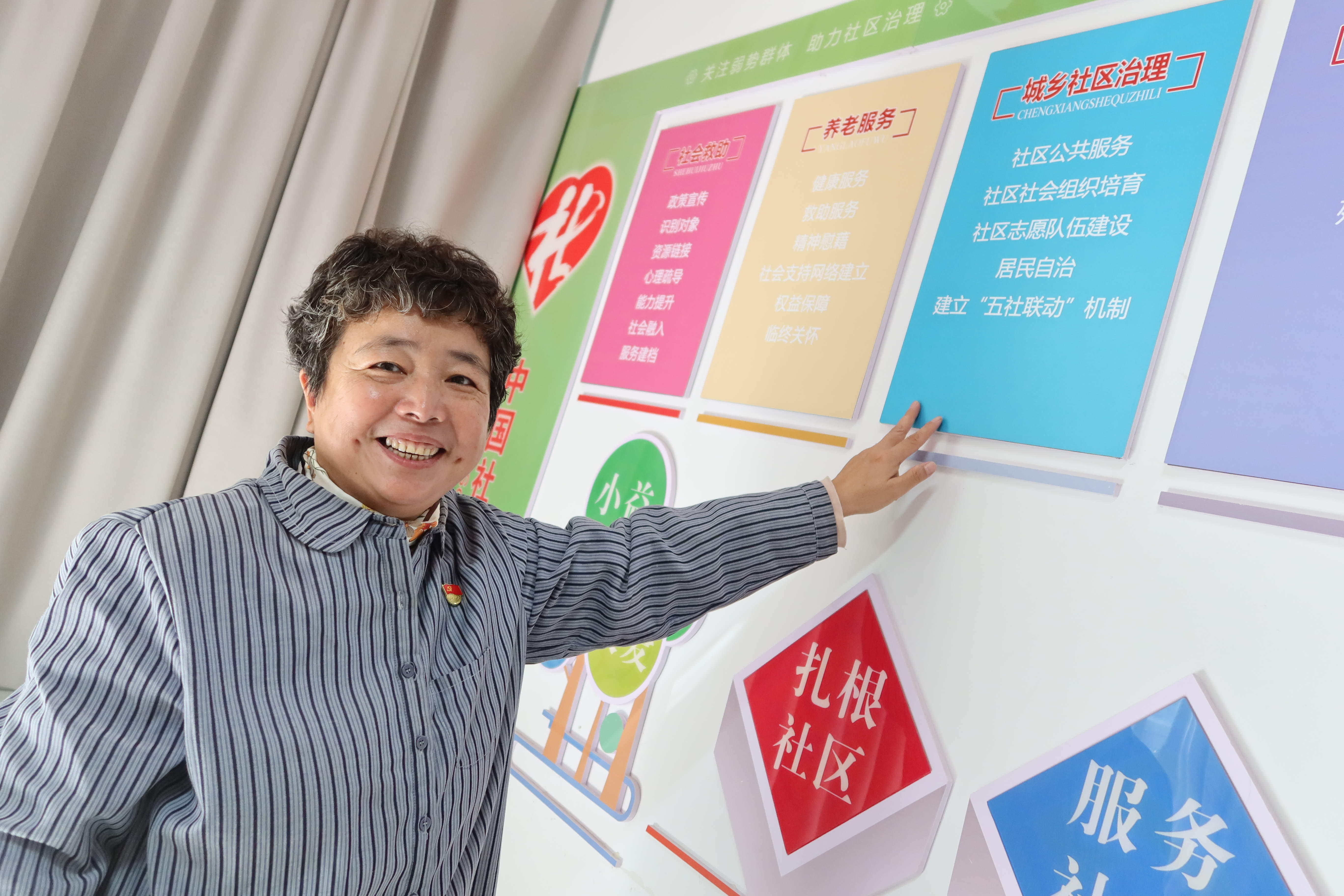 融媒·画像丨一件红马甲，赓续米奶奶的“薪火”——长大后，我就成了“你”