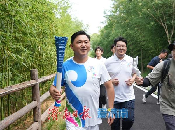 浪溪河畔引“泉炬” 2025济南国际泉水节“泉炬”传递走进平阴洪范泉群