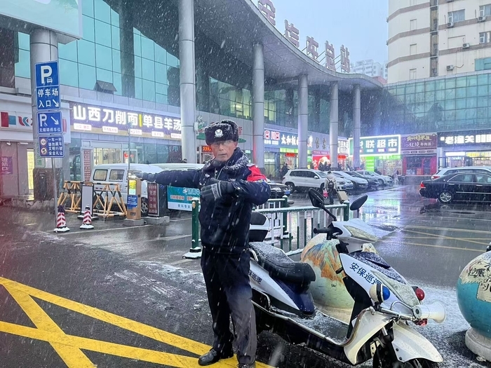 风雪守护，济南长途汽车总站情暖归途 - 济南社会 - 舜网新闻