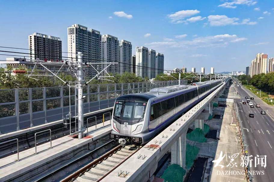 日均89.4万人次，大涨85.2%——新线“满月”，这座狭长城市的地铁账该怎么算？