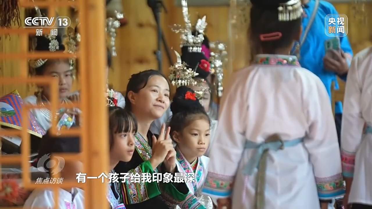 年轻人钟情老手艺 非遗装上“新引擎”