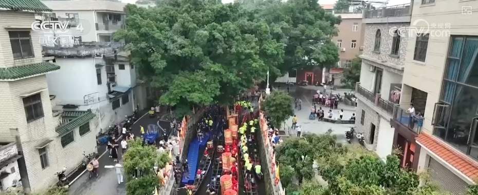 赛龙舟、吃粽子、佩香囊……多彩民俗迎端午 传统文化共传承