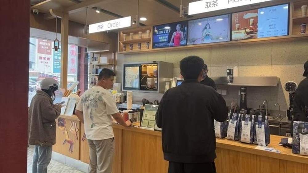 霸王茶姬买一送一爆单 济南多家门店暂停线上点单