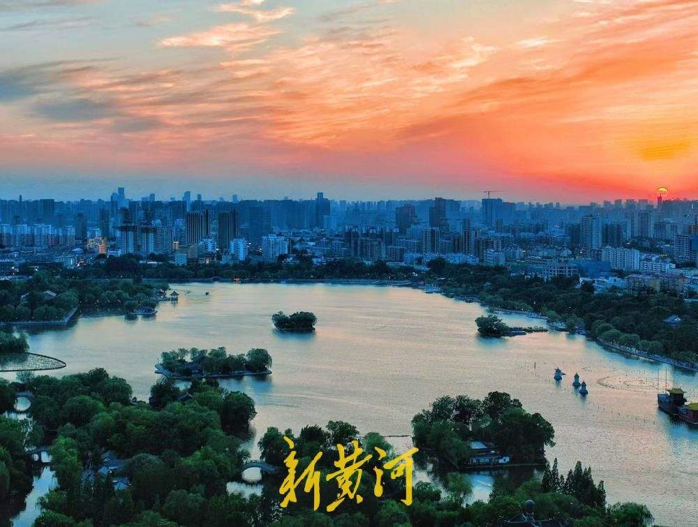 晚霞染醉大明湖