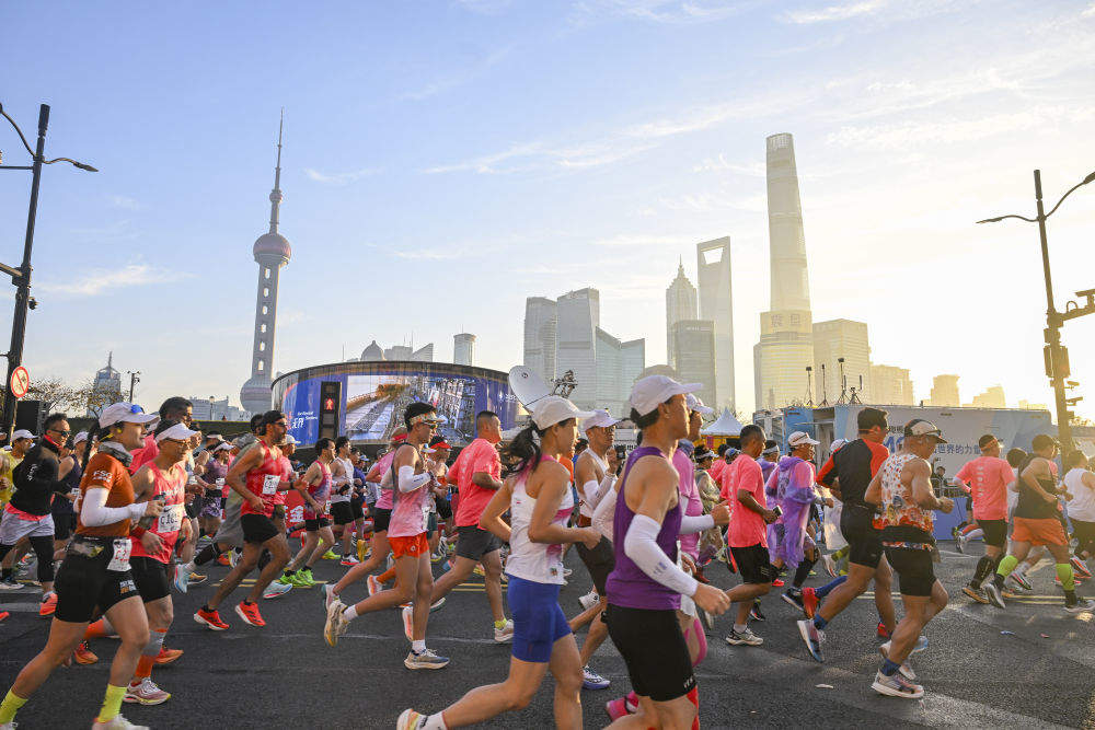 2025上海马拉松科斯盖刷新赛会女子纪录