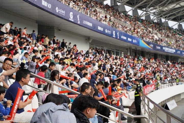 从“村超”到“苏超”，从“追球”到“追求”