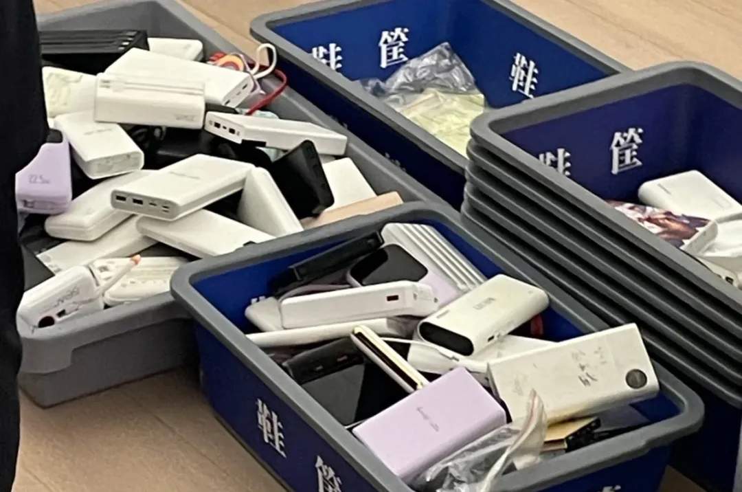 “成筐的充电宝被拦”！禁止登机的还有这些