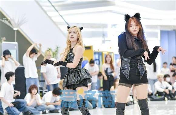 随机舞蹈酷炫来袭 青春之美展现活力之城