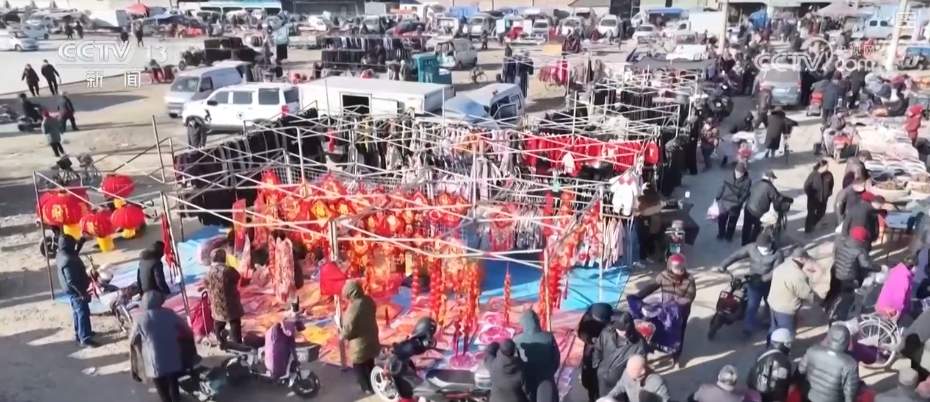 “年经济”火爆点燃消费热“引擎” 一抹中国红最是显眼浓浓年味儿拉满