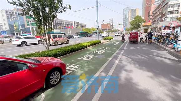 济南泺源大街与朝山街交叉口增加新交通标志，方便非机动车借道通行