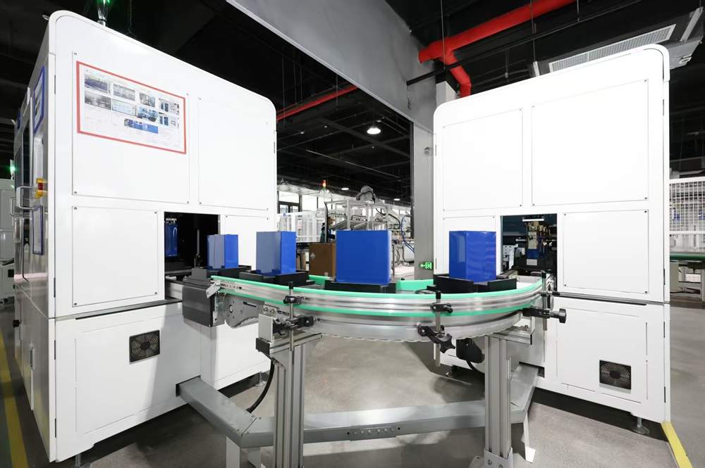 探秘“超级充电宝”：这家企业如何让清洁能源“风光”无限？