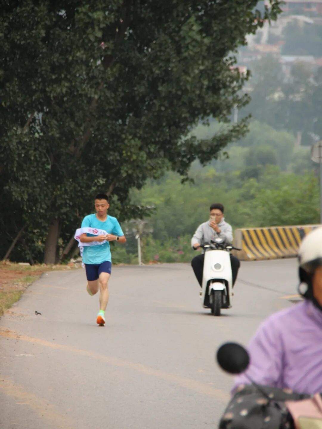 山大附中版强风吹拂!13名少年接力跑完成148.73公里“泰山驿传”