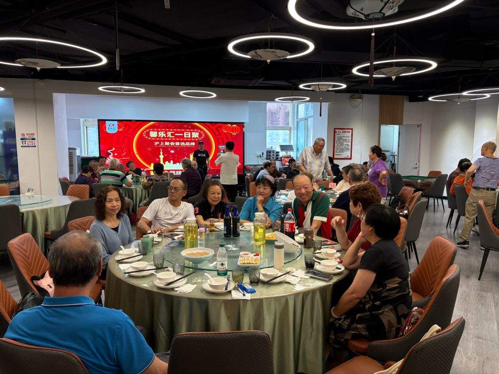 从一桌一集一屋，看银发经济新活力