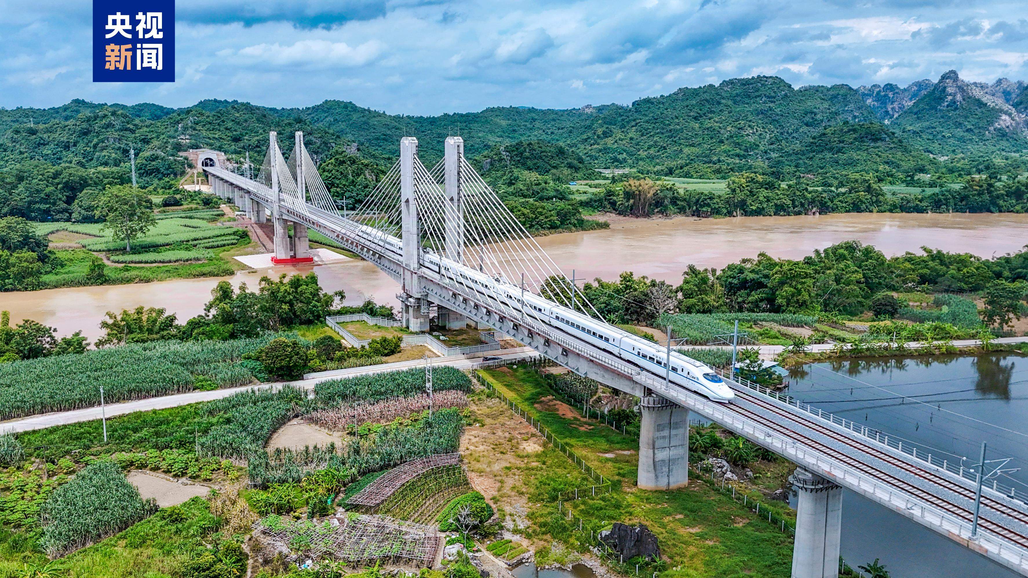 最快75分钟可达 南凭高铁12月5日全线贯通运营