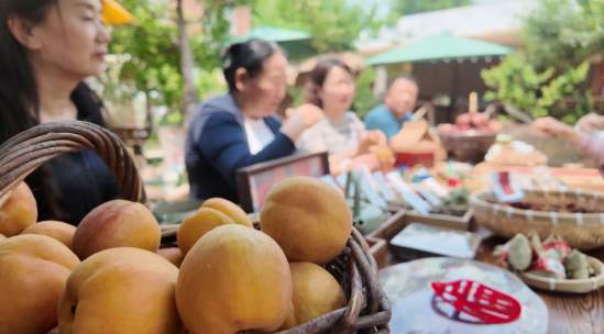 融媒·见证丨杏子熟了，返乡创业的他们更忙了——小院儿“带货”
