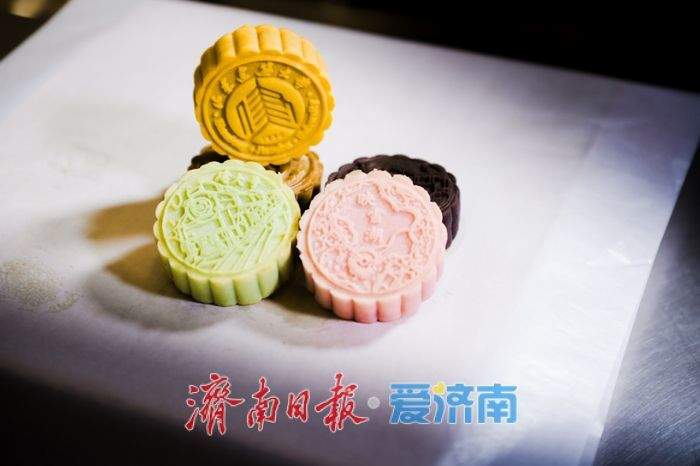 驻济高校月饼上新！颜值拉满，哪款是你的梦中情饼？