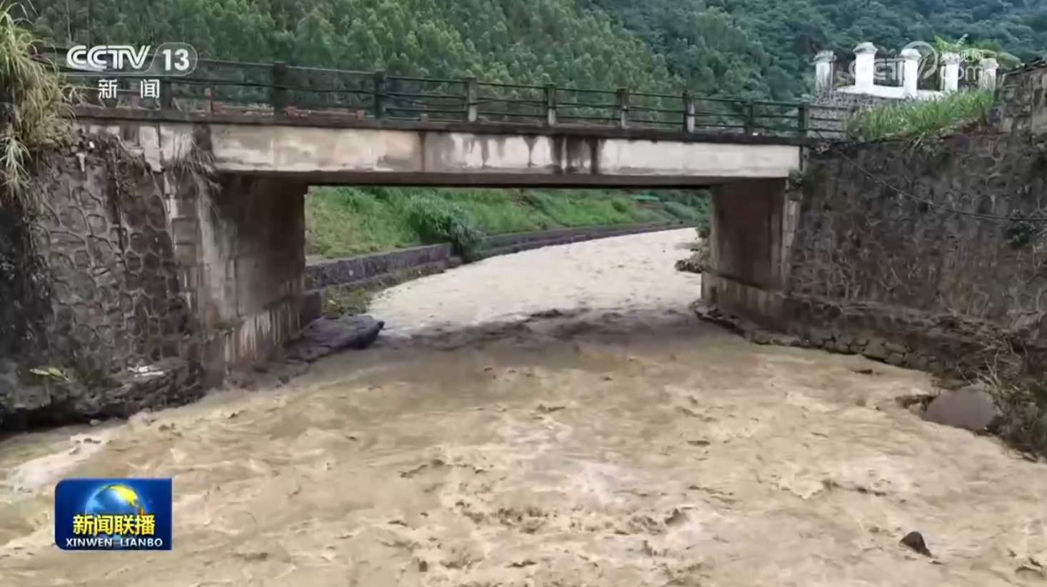 南方地区降雨持续 各地各部门积极应对