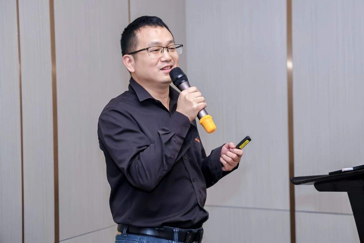 十三城接力·十六年陪伴 “方正服务·e路方舟”第13站温情靠岸合肥