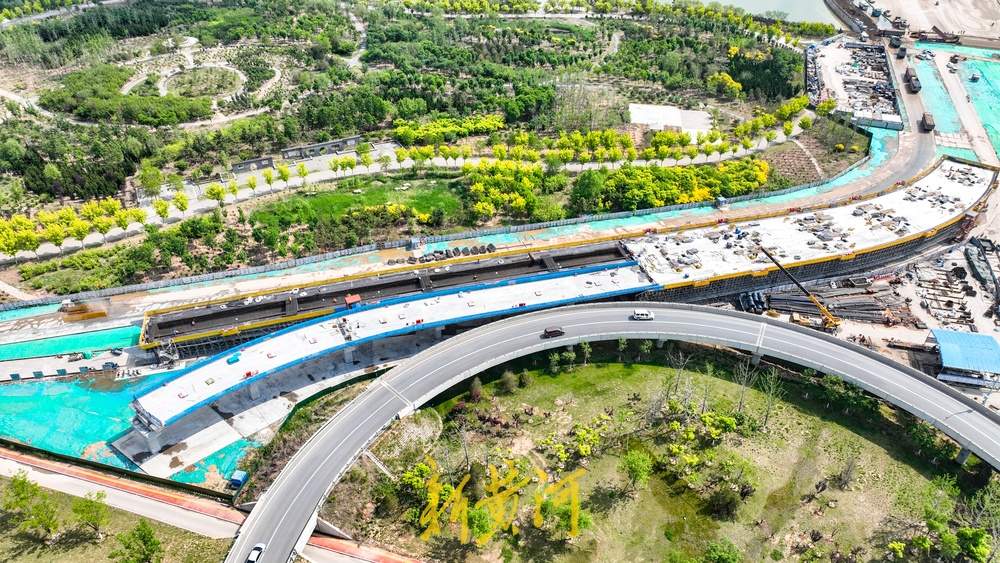 项目强省会｜济南穿黄隧道北口新建高架，连通原有龙湖立交桥 