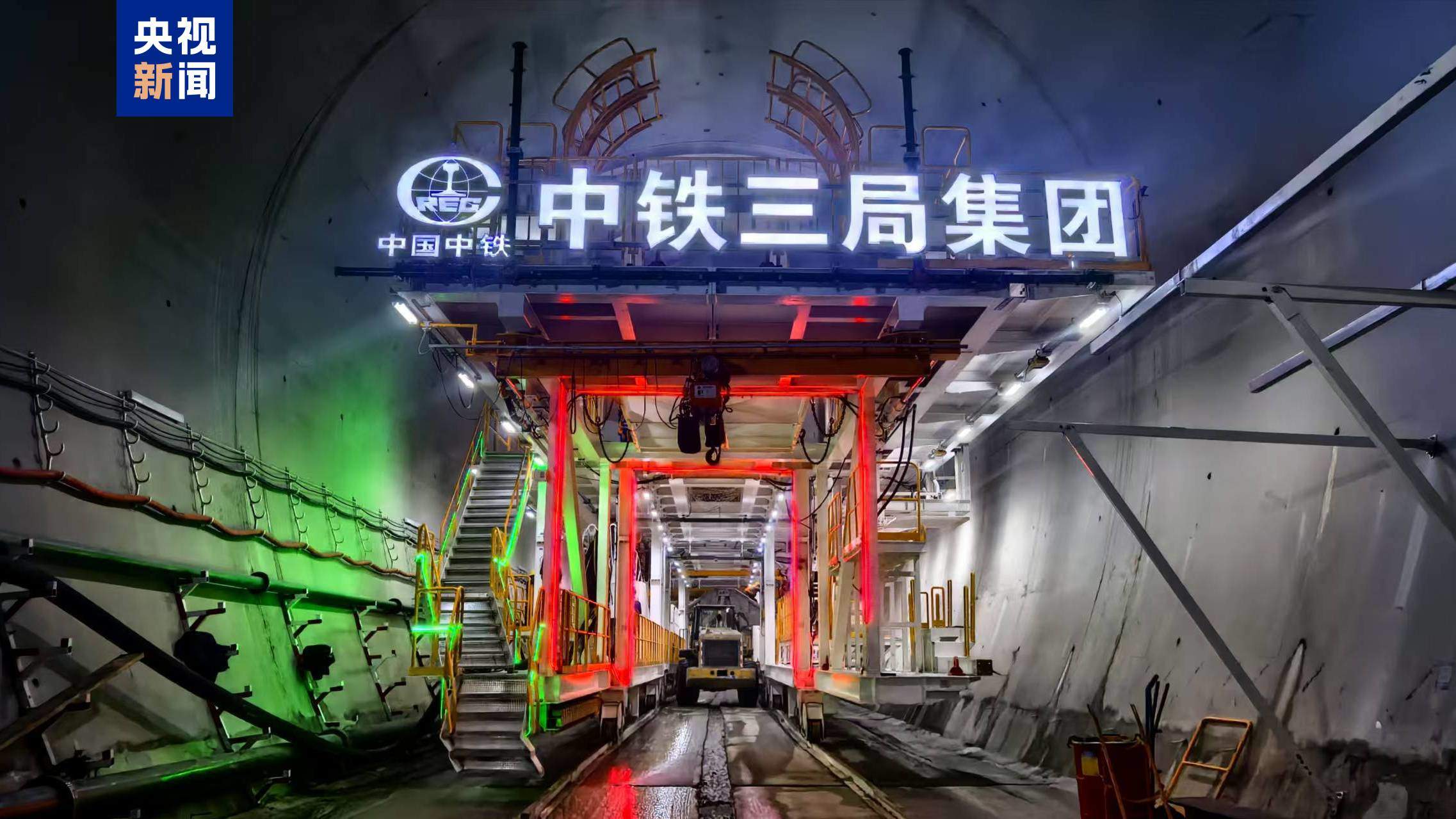 自主研制 我国最大直径双护盾硬岩掘进机始发