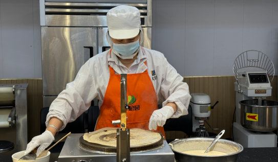 从泰安走向全国！煎饼“卷”出新花样丨青春思政课