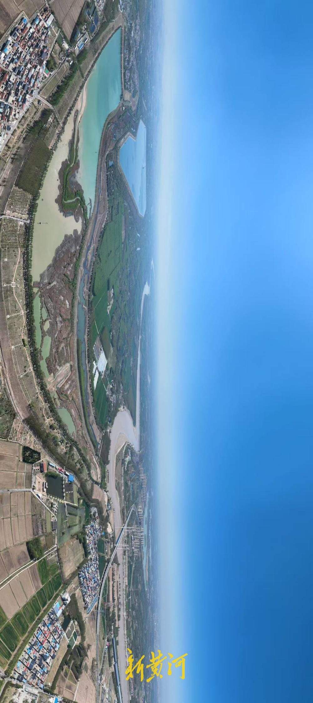 高空俯瞰济南黄河畔“生态调色盘” 玉清湖现黄、绿、蓝三色奇观