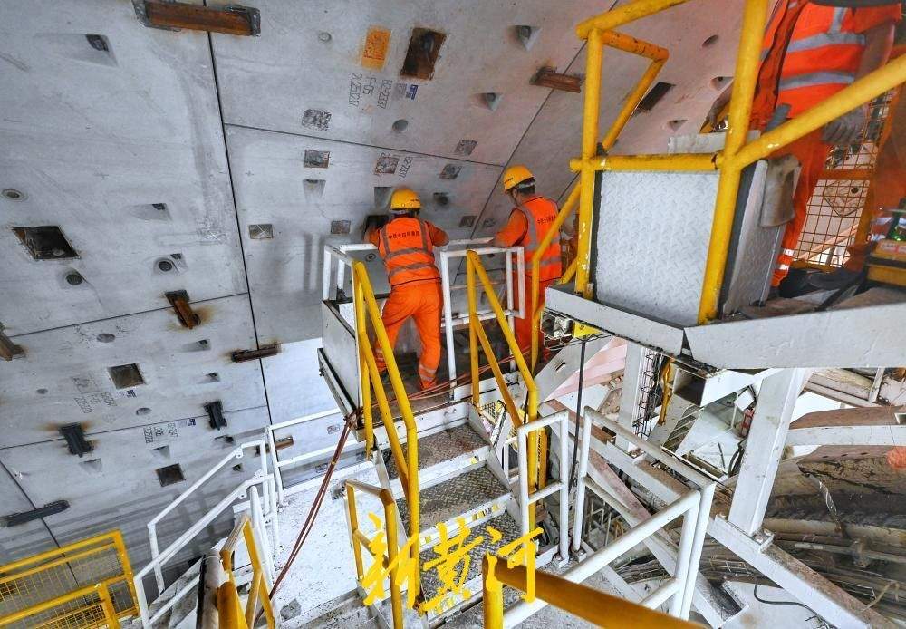 通车后，起步区到机场10分钟可达！跨黄超大直径盾构隧道济南航天大道穿黄隧道盾构段首线贯通