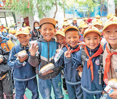扎根雪域高原！超万名干部人才接力援藏三十年
