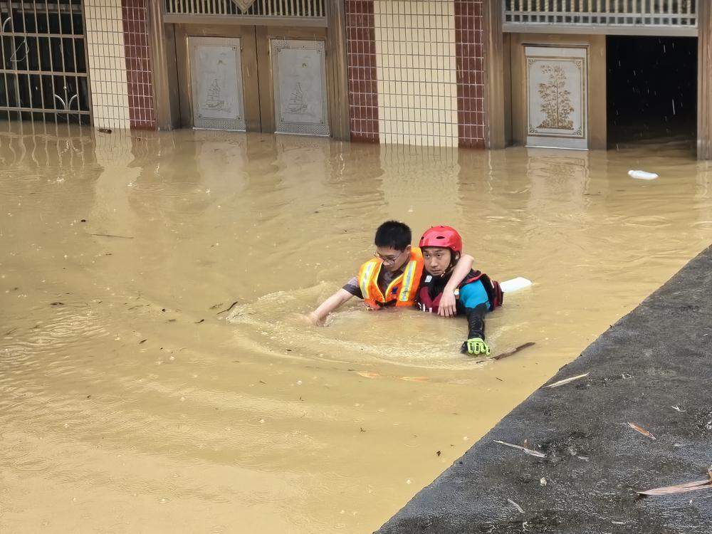 防汛硬仗打响，广东全力以赴筑牢“冲不垮的堤坝”