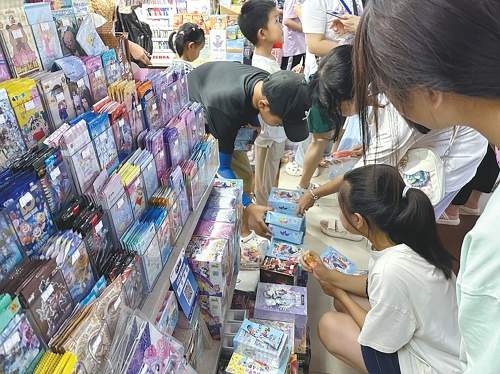 小学生群体刮起收集“小马宝莉”风，你的娃入“坑”了吗？