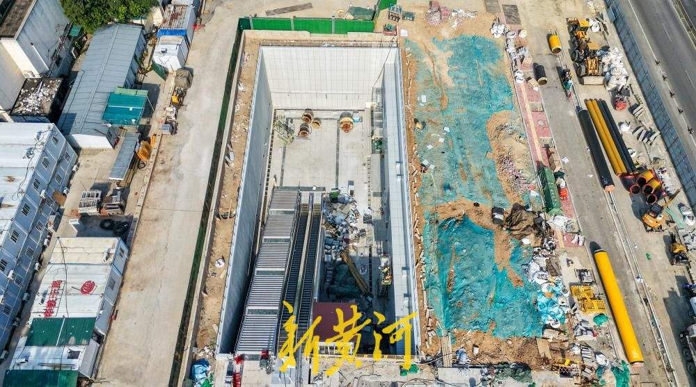 济南地铁6号线经一路与站前街交叉口西北角地铁站出入口亮相