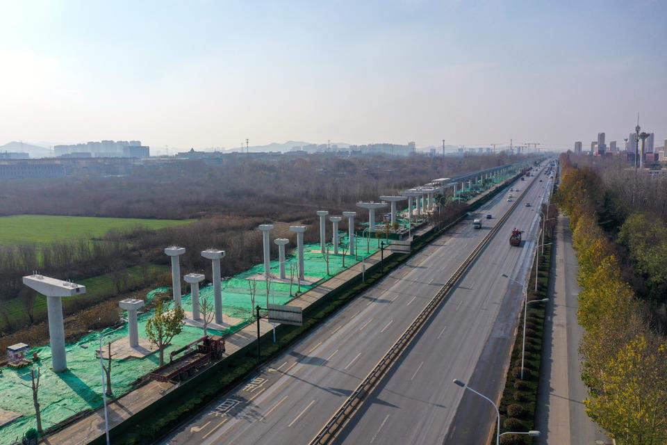 航拍济南高新区云巴建设进展，预计2025年底前通车