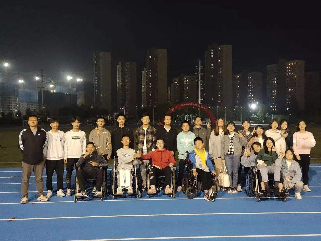 高考623分的脑瘫少年,毕业了!还保研了!