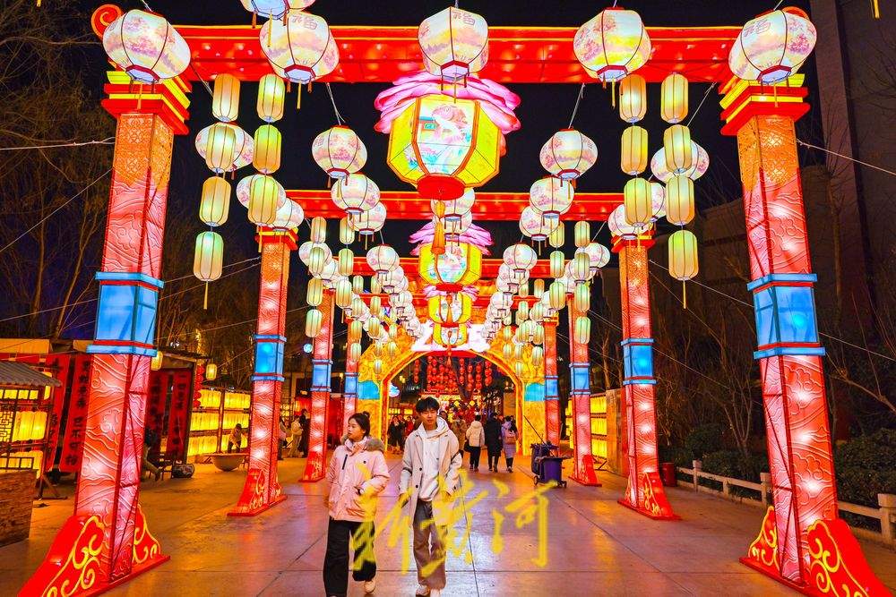 璀璨花灯亮起来，新春的喜庆氛围瞬间拉满