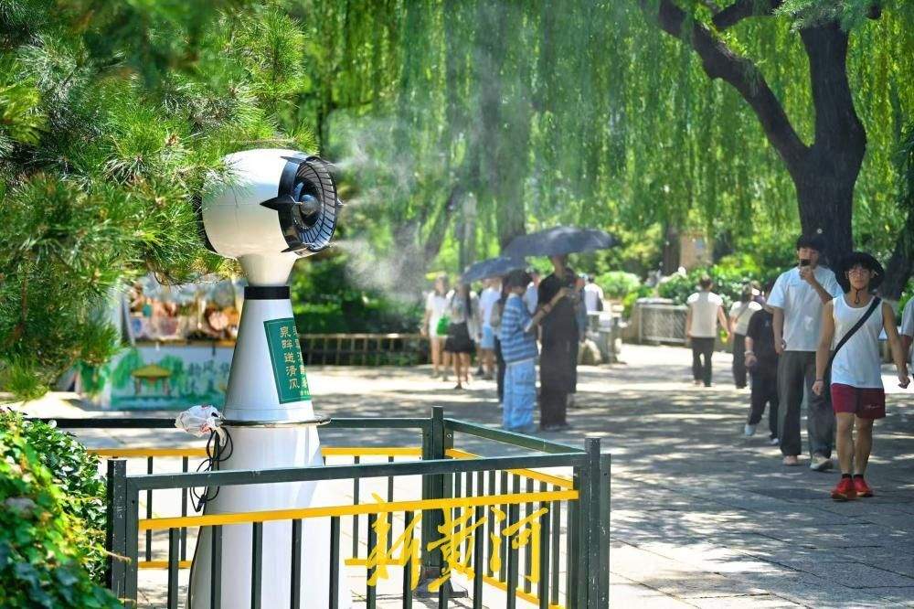 盛夏送清凉 济南趵突泉畔赏泉自带天然“空调”