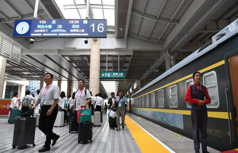 一次将诗和远方完美融合的丝路之行 中国—中亚国际人文旅游专列（西安—阿拉木图段）顺利抵达西安