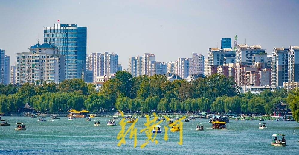 “泉”在济南享金秋