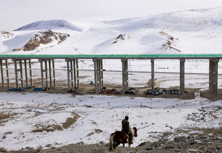 亚欧通衢向未来——沿着高速看新疆立体交通新图景