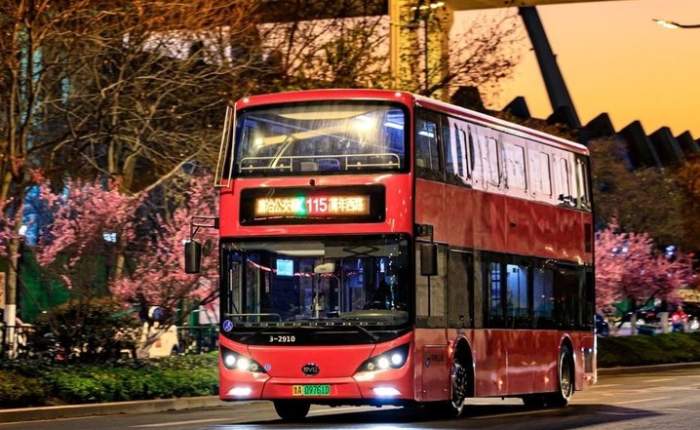 当刀郎山歌遇见泉城暖意：一场演唱会里的“好客”答卷