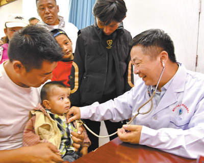 扎根雪域高原！超万名干部人才接力援藏三十年