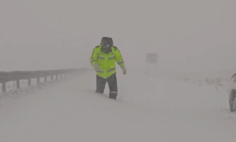 新疆天山山区迎降雪 预计明日逐渐结束